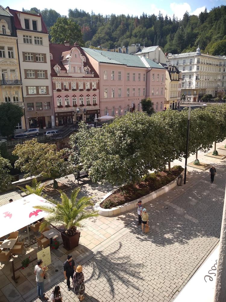 Hotel Renesance Krasna Kralovna Karlovy Vary Esterno foto